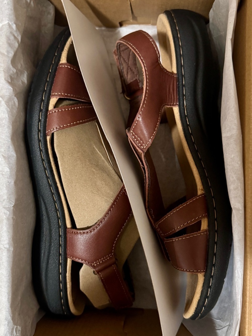Clarks Women's Brown Leather T-Strap Slingback Wide Width Sandals Size 9W - Picture 4 of 5